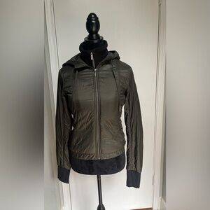 Lululemon green jacket with removable black fleece lining edge size 2